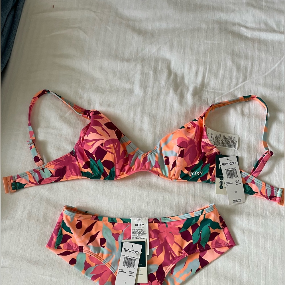 NWT Roxy bikini top